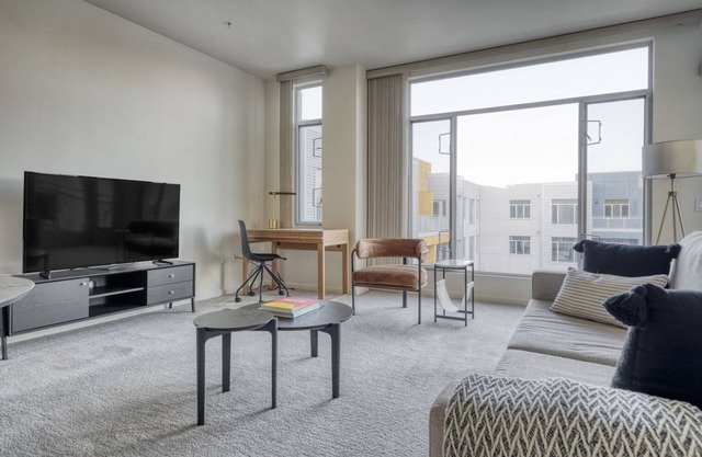 Classic Palo Alto 2BR w/ W/D & Pool, walk to Pinterest, by Blueground