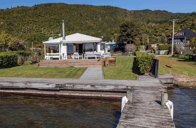 Classic Rotoiti Lakefront