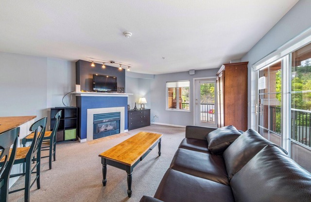 Classic Studio: Full Kitchen With Wraparound Deck - 212A
