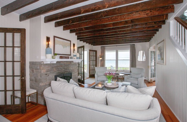 Classic Aktualisiert Beachfront Beauty mit atemberaubendem Blick auf das Wasser und den Privatstrand