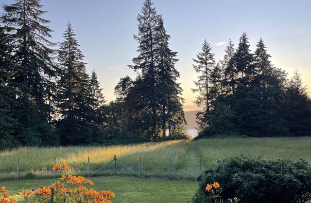 Ruhiger Rückzugsort auf Vashon Island (10 Morgen) mit Blick auf das Wasser und die olympischen Berge