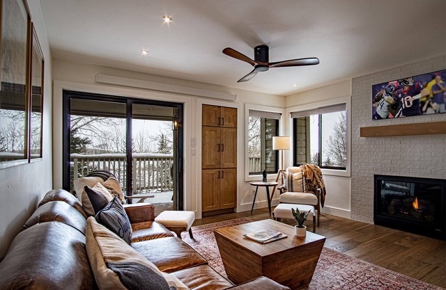 Classy, contemporary, cozy, Sun Valley con with Community & Resort Amenities