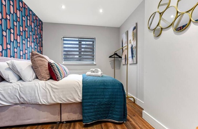 Classy, Cozy 5BD House in London