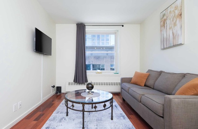 Classy Downtown Vancouver Apartment Near Waterfront Station