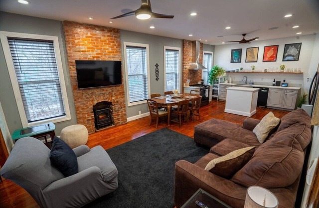 Classy Midtown 3BR, King Master