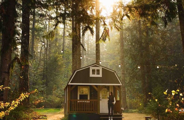 Clay Baby- luxury shed conversion on the river