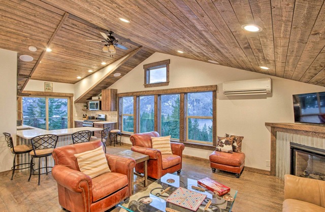 Homey Cle Elum Lake Apt w/ Shared Hot Tub & Views!