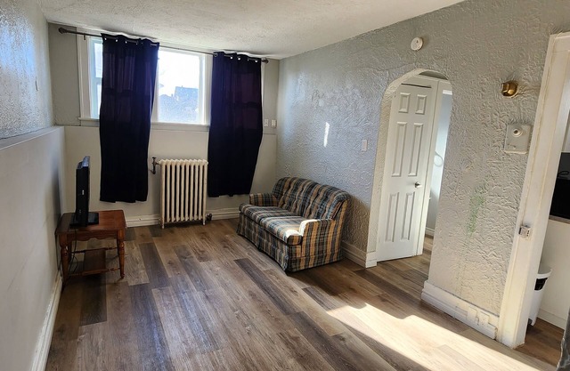 Clean 1 bedroom apartment