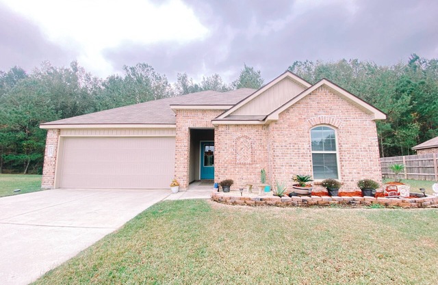 Clean 1 Bedroom House With Beautiful Wooded View