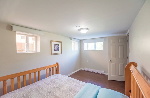 Clean 4 bedroom Suite at Burnaby Metrotown Neighbourhood