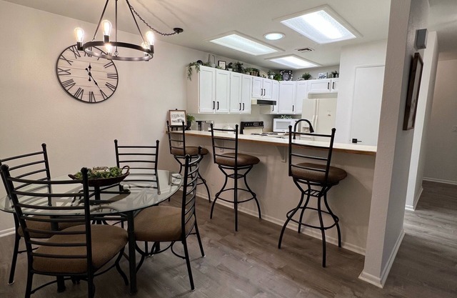 Entzückendes völlig versorgtes Sommer-Haus 2Bdrm / 2 Bad ~ einfacher Weg zum Kanal