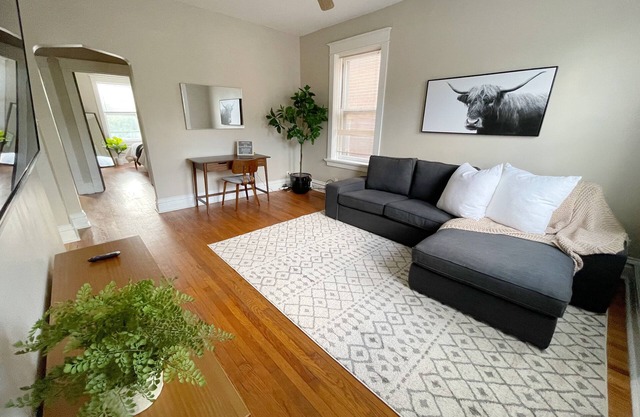 Clean and Cozy 2-Bed near Route 66 and Tower Grove