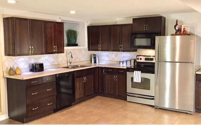 Saubere und gemütliche 2BD / 2 Badezimmer mit kompletter Suite SEHR GROSSEN SqFt Wäscheservice Komplettes Kitche