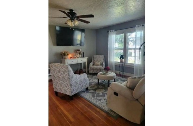 Clean and cozy 3 bdrm one bath home in the heart of Rupert.