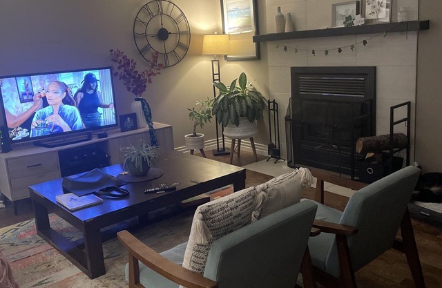 Clean and cozy Full 3 bedroom home