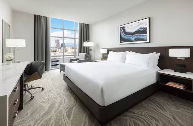 Clean and Cozy Room Perfect for Relaxation w/ Pool & On-Site Dining Options