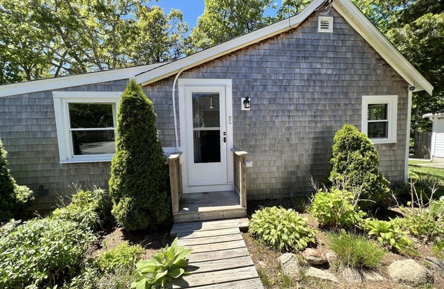 Clean and Cute Brewster Cottage