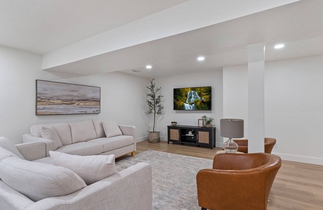 Clean and Modern 2-bedroom Apartment in beautiful Mountain Green