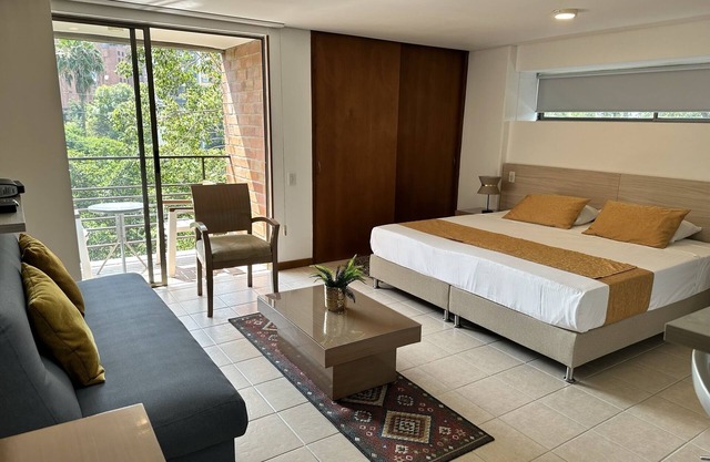 Gemütliches Studio mit Balkon