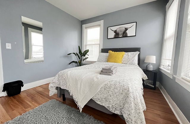 Clean and Spacious Room with Relaxation Lounge