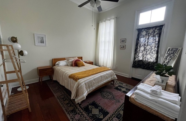 Clean + Artsy Bywater home away from home!