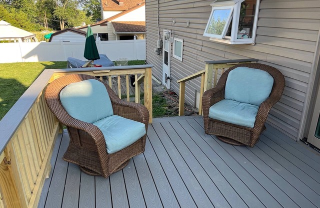 Clean Comfortable 4-bedroom house w/ deck. Near I-95. EZ Access to PHL & Trains