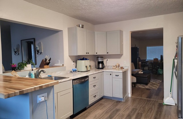 Clean, comfortable space in a very convenient area of downtown Clarkston.