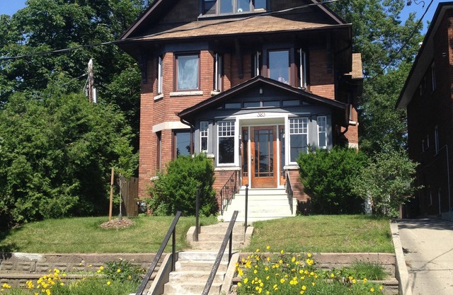 Clean, cozy, 1-bedroom basement apartment: 4-month rental, 2nd semester.