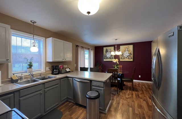 "Clean & Cozy Home"- 7 min from Granite Peak Ski Area, Rib Mountain!