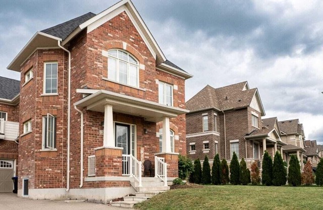 Clean & Cozy Home Near Downtown