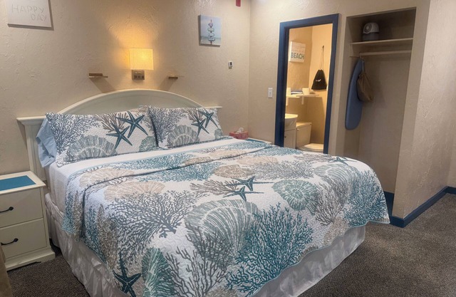 Clean & Cozy King Room in Buzzards Bay available weeky