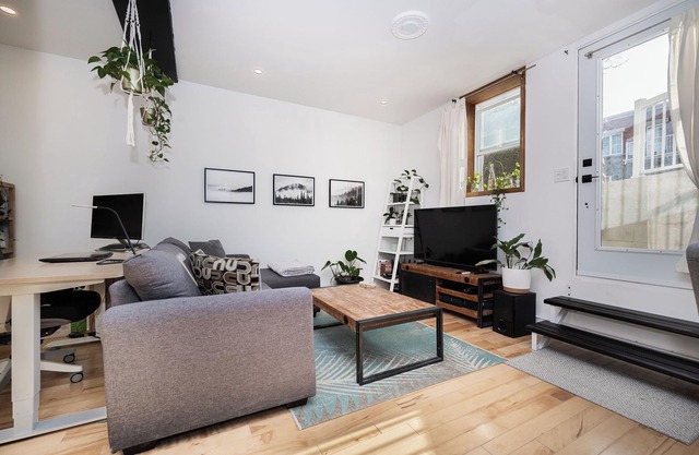 Clean & cozy renovated 2 bedroom apartment steps from away the metro in Verdun!