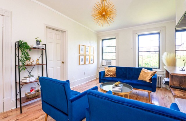 Clean & Elegant 2br Apt In A Brownstone Home