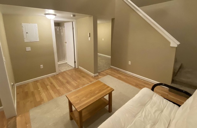 Clean Loft Near Beaches