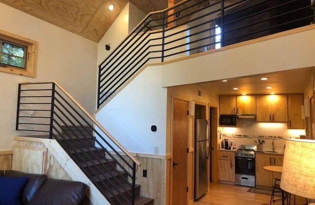 Clean Modern Cabin with Tesla/J1172 EV charger