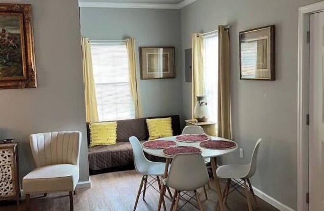 Clean Modern Deco Apt 1 BR 1 Bath Near Everything
