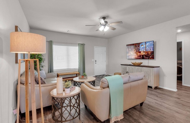 Clean, new, Family Friendly, safe, beautifully decorated, comfortable 💙of Bixby