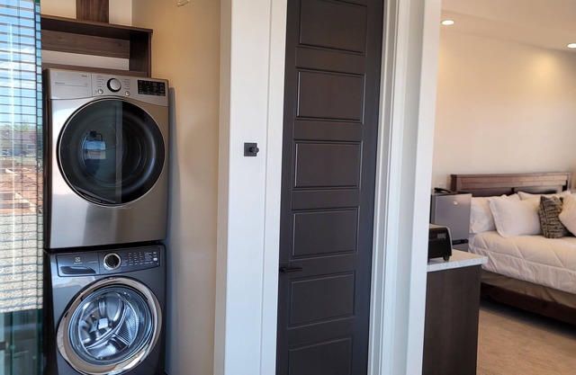 Clean, New, Modern Casita, great midway point to Nation Parks