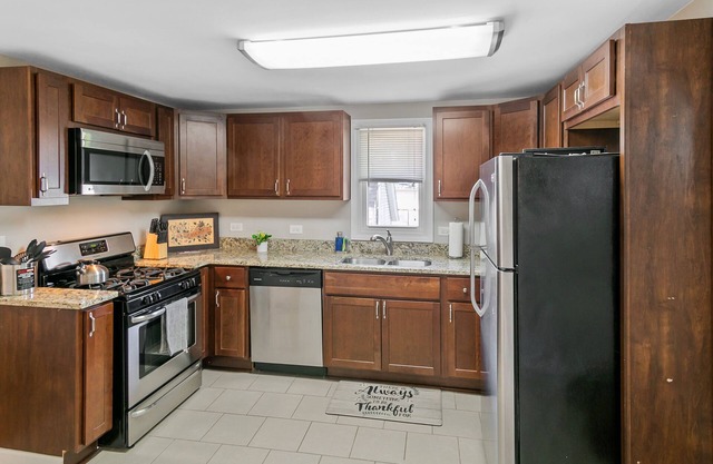 Clean Newly Remodeled 2 Bedroom Apartment