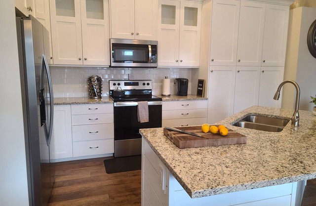 *CLEAN* Private, luxurious, modern family home