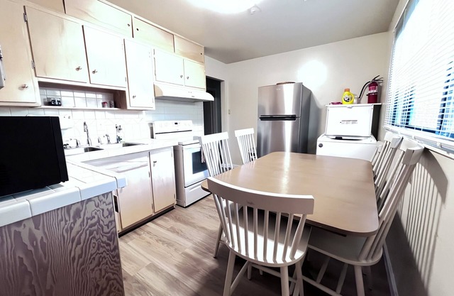 Clean quiet 3BR home with AC, garage and fenced backyard