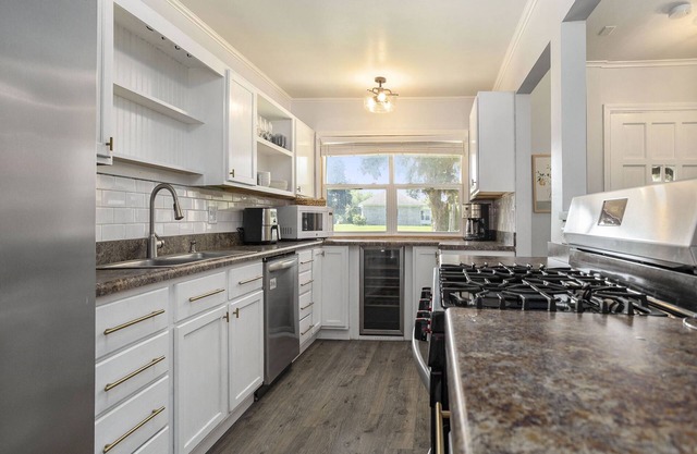 Clean, Quiet, Professional + Safe 3BR 1 Bath House