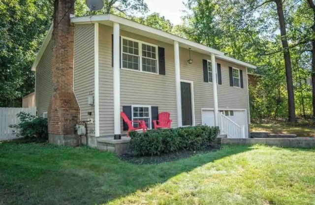 Clean Saratoga Home Close to SPAC & Track | Dogs