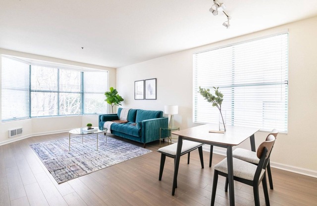 Clean South Beach 1BR w/ Sauna & Pool, near Oracle Park, by Blueground
