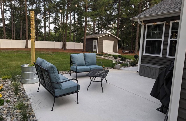Clean, Spacious Home with 5 Mile Commute to Pinehurst/US Open. Pet/Smoke Free.