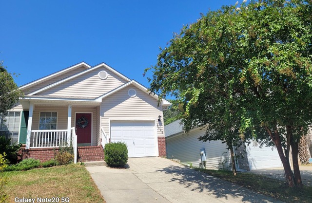 Clean, Spacious. Newly renovated Garden Home in the heart of Pensacola.