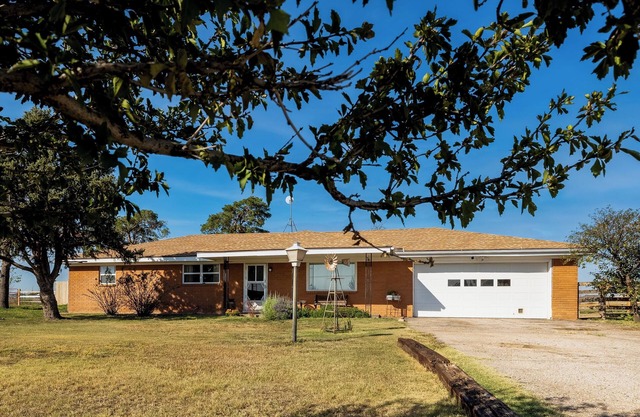 Clean West Texas home,safe,cozy. 3 bed,2 bath.Fam & pet friendly. 17mi PaloDuro
