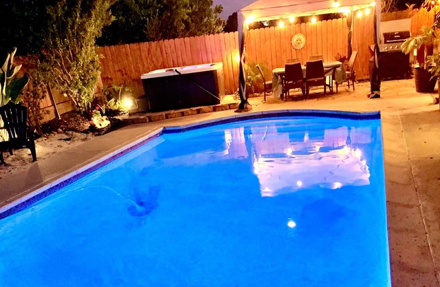 4 Schlafzimmer / Pool / Wandern / 10 Minuten zum Strand