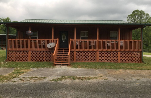 CLEARFORK CREEK LODGING & RV CAMPGROUND HOUSE