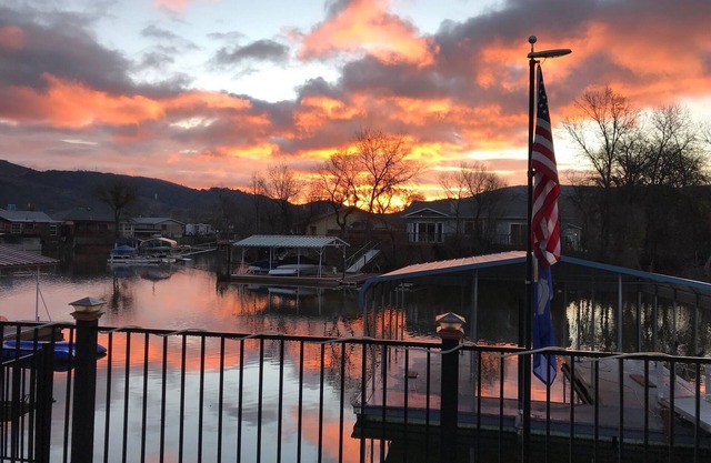 Clearlake Lakefront Getaway